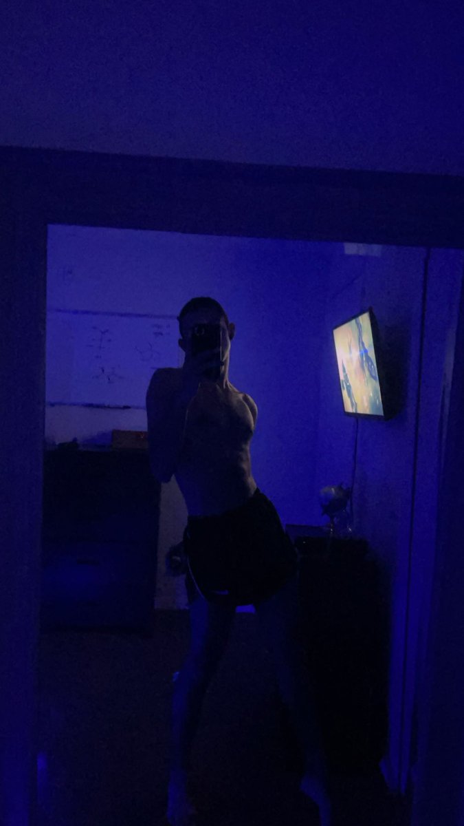 j0vyy's tweet photo. sweet midnight blue ✨ https://t.co/L22DBzZVAl