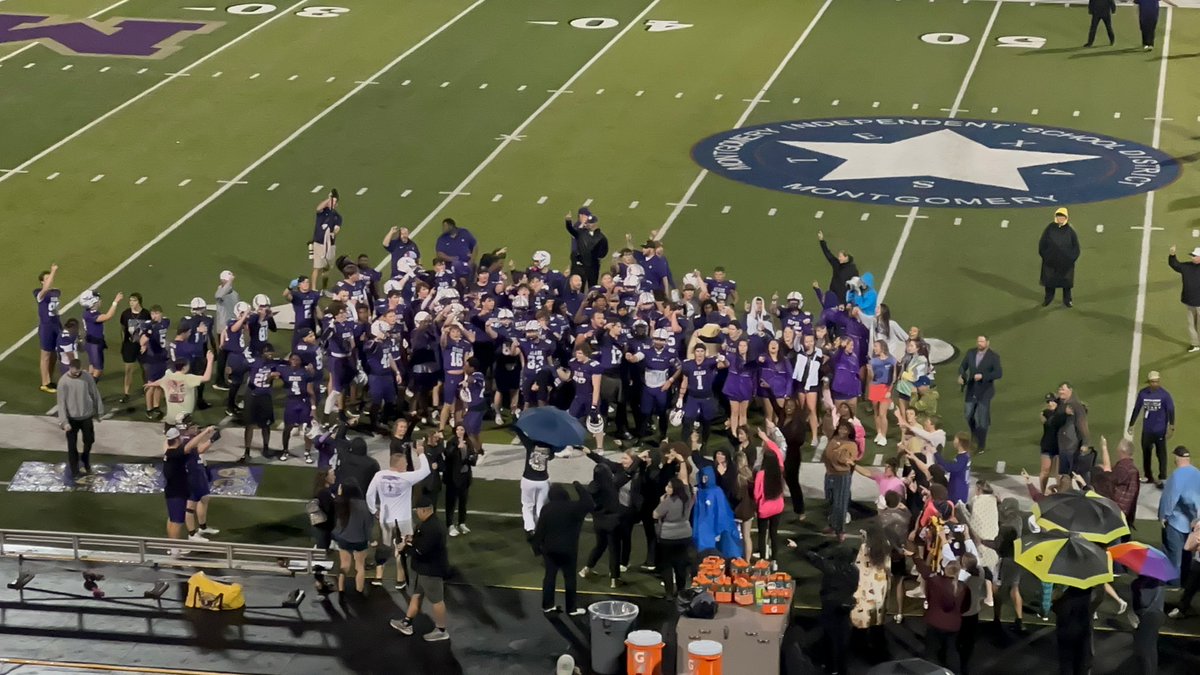 CoachMitchell08's tweet image. This score doesn’t even begin to tell the story of the battle that took place tonight; what a victory! #rainorshine #playoffbound @mhs_bears @MHSBearFB @coachcooper_mhs