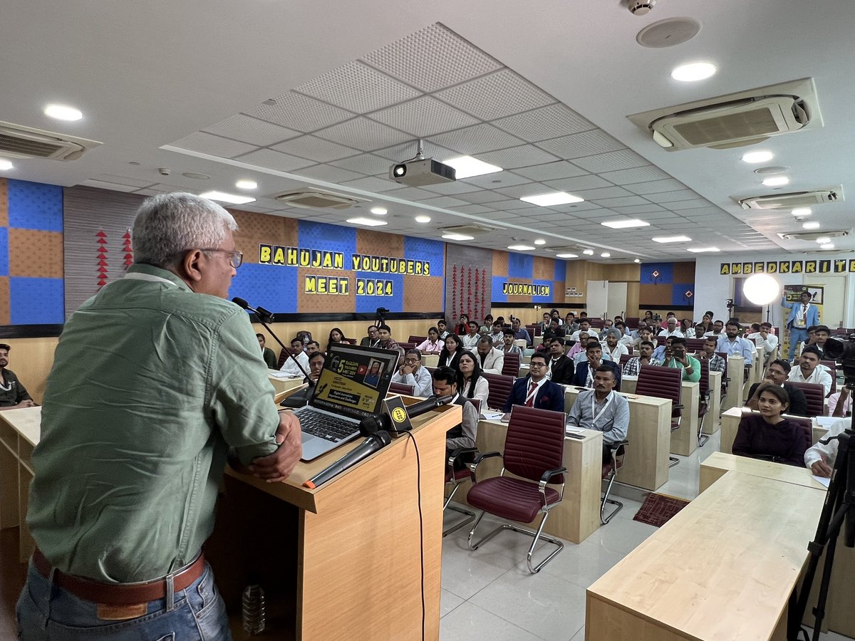 वरिष्ठ पत्रकार <a href="/ashutosh83B/">ashutosh</a> जी बहुजन यूट्यूबर मीट 2024 में डिजिटल पत्रकारिता पर मेंटर करते हुए। #BahujanYouTubersMeet2024