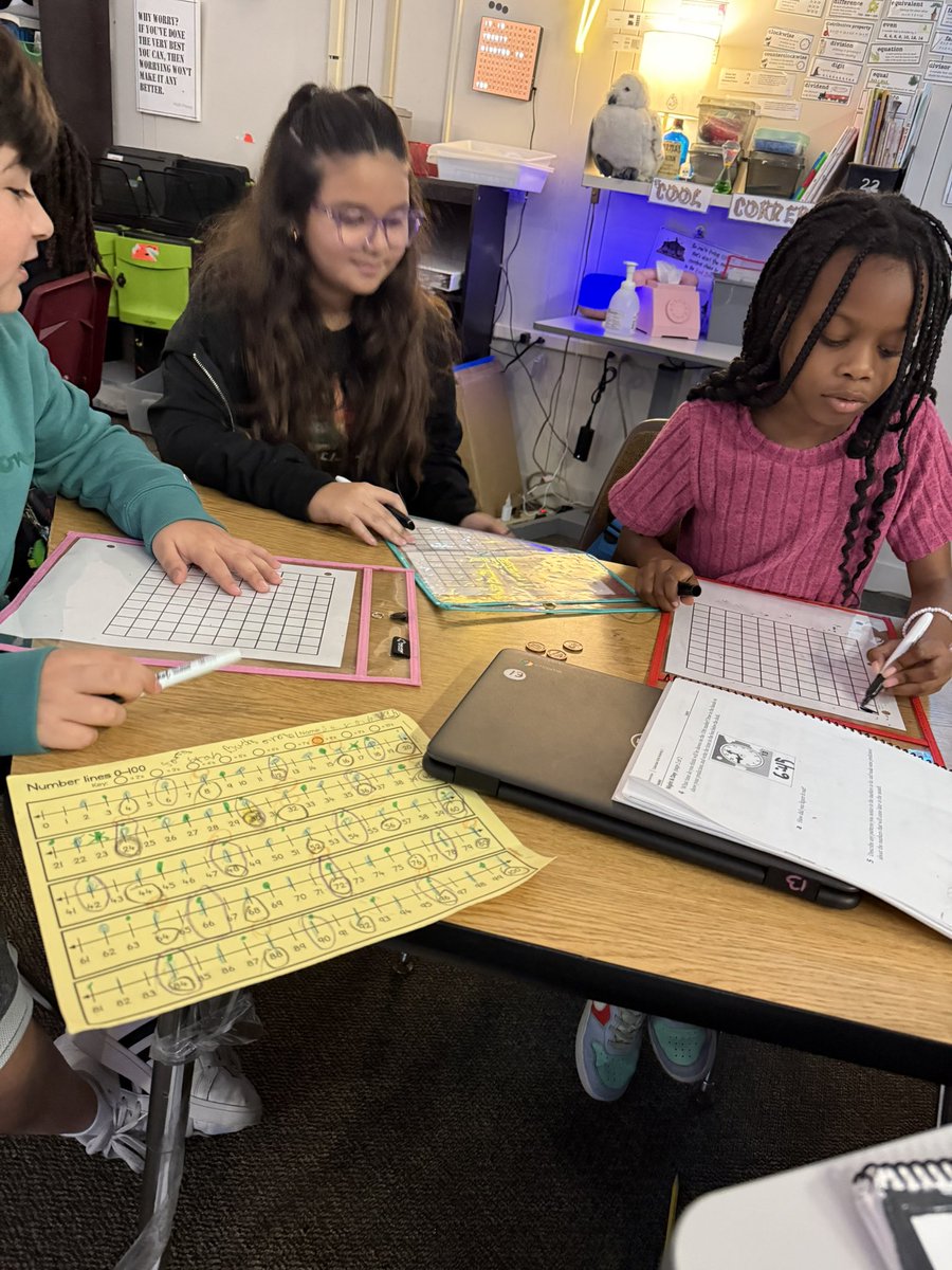 CnhBethechange's tweet image. Connecting money to decimals to fractions! Student worked so hard together to add up their coins and represent the value of them @HumbleElemMath @HumbleISD_OE #everychildeveryday #makemathmatter