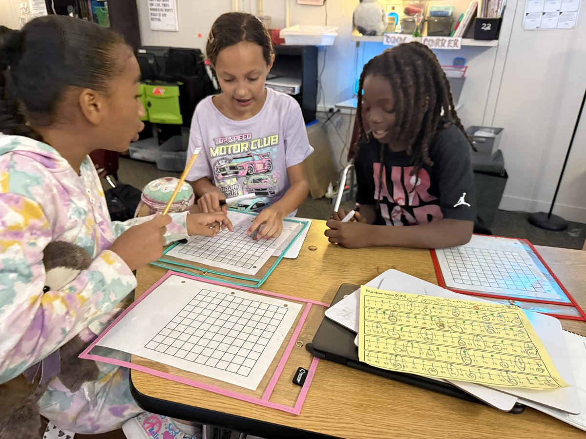 CnhBethechange's tweet image. Connecting money to decimals to fractions! Student worked so hard together to add up their coins and represent the value of them @HumbleElemMath @HumbleISD_OE #everychildeveryday #makemathmatter