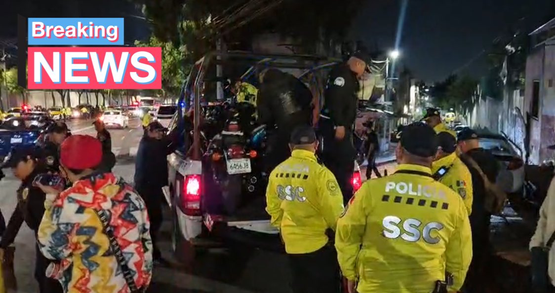 EnlaceTAguilas's tweet photo. #enorme despliegue de @OVIALCDMX en @pueblosantafe VdeQuiroga
Con este operativo se logran #salvarvidas por medio de la revisión a motociclistas garantizando así la seguridad de todos en @AlcaldiaAO Gracias #Anubis #Rayo5 #Rayo5-4 @observseguridad @trinibelauzaran @PabloVazC 🎖️ https://t.co/wS15iN3UqZ