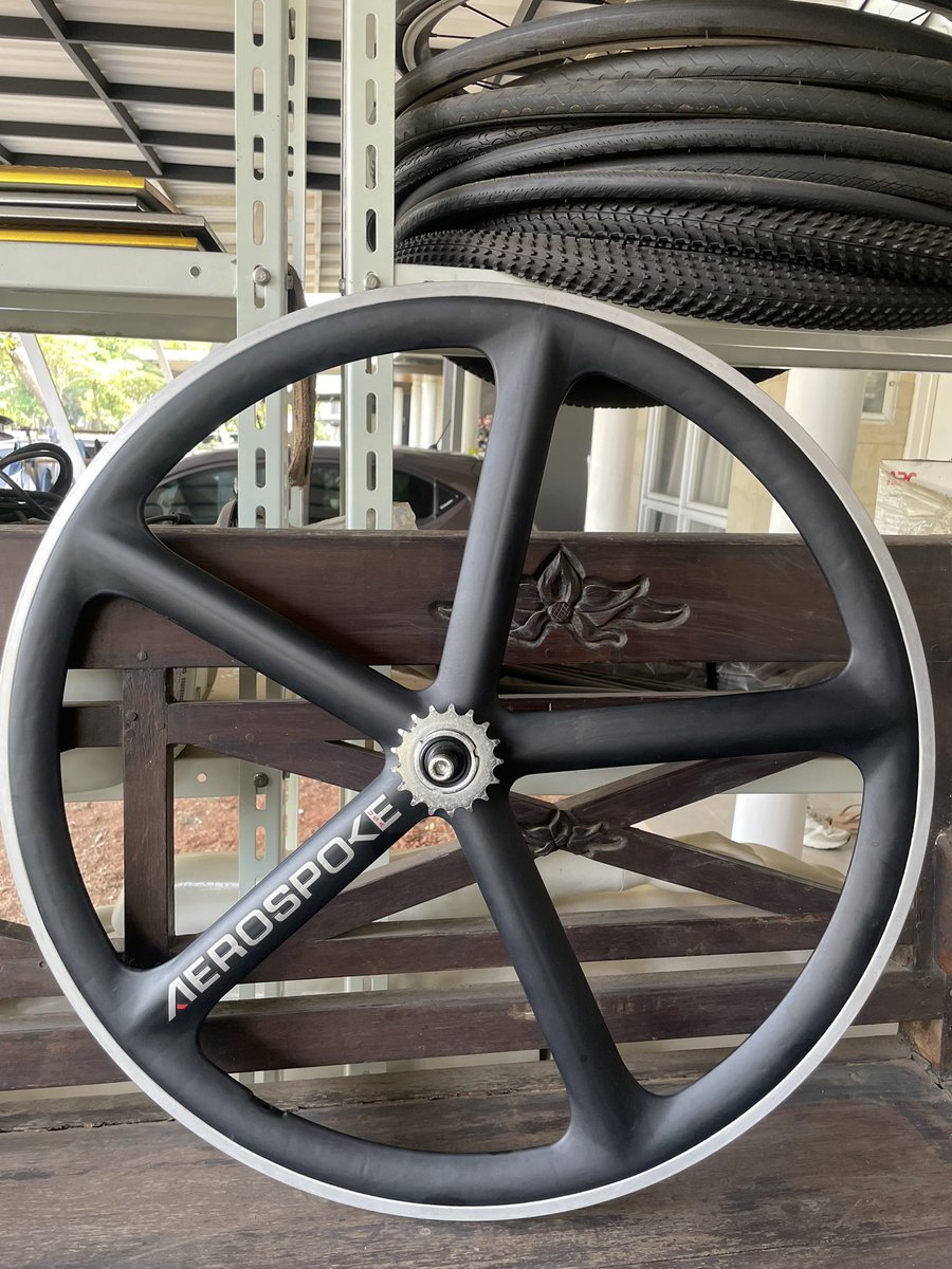 dbratalk's tweet photo. WTS
Rear Aerospoke 700c 5 spoke
Kondisi 95% like new
4.5 aja 
#fndjb #aerospoke https://t.co/YehYhJG2lV