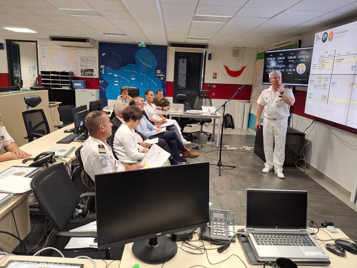 CPP_FAPF's tweet photo. Visite de Madame l'Ambassadrice Laurence Beau aux FAPF. Des échanges précieux autour des moyens et des missions des forces armées en Polynésie française et un temps de recueillement dédié à 2 soldats néo-zélandais inhumés en terre tahitienne.
#FAPF
#jrcctahiti
#cimetiereuranie https://t.co/3SoN2vdxFk