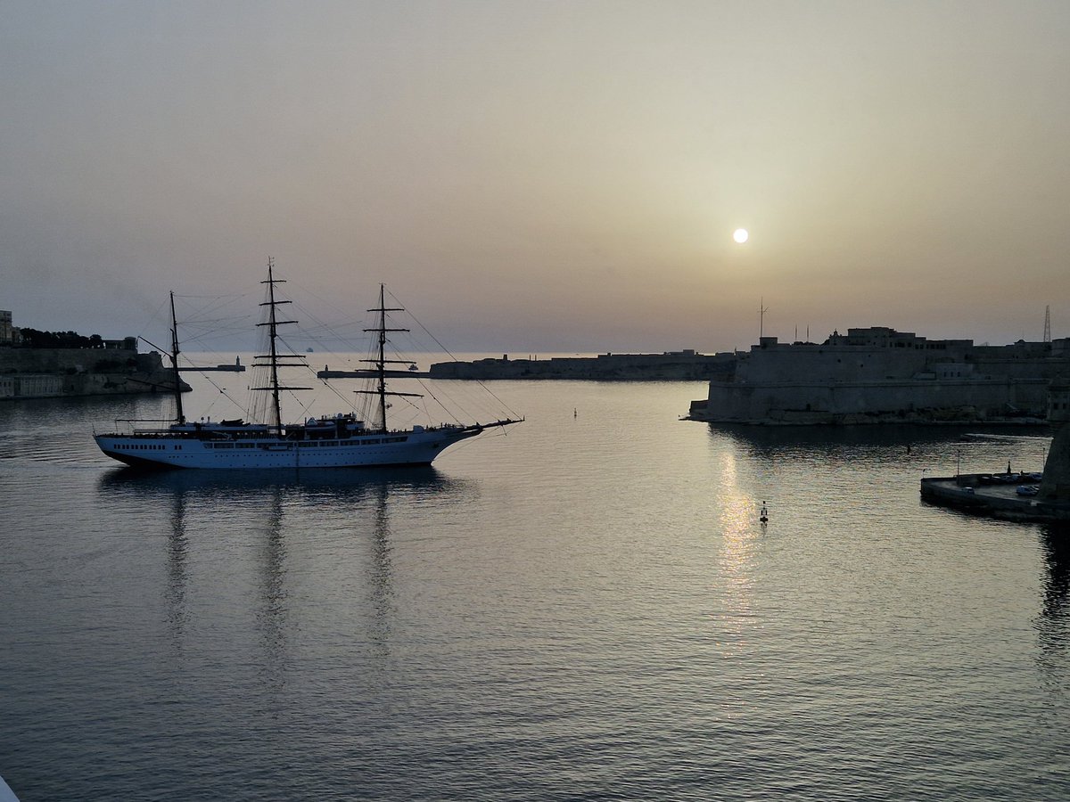 Valletta harbour bustling with activity. #vallettapilotage