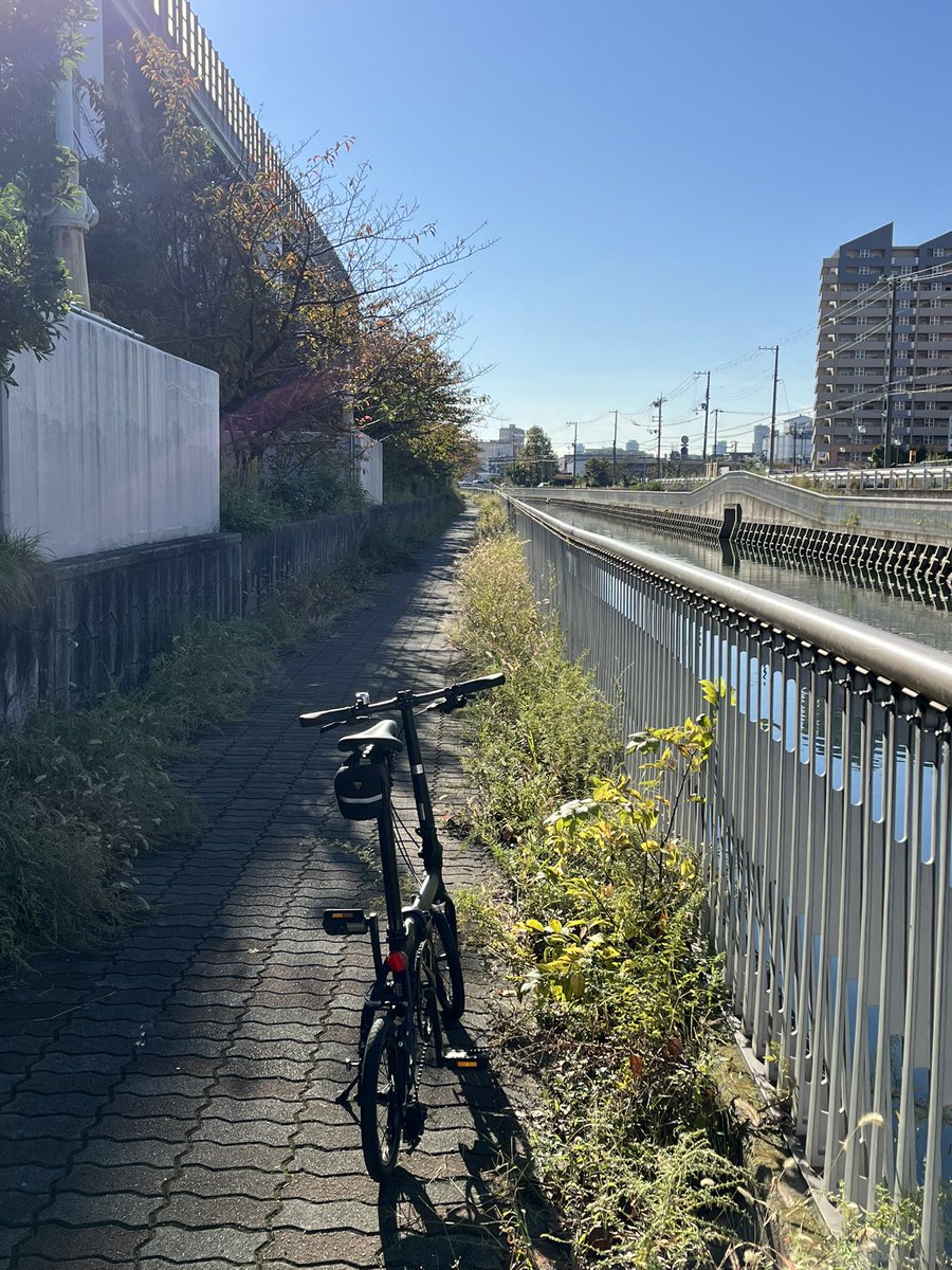 takahon_bro's tweet photo. 自転車に乗るにはいい季節になりましたね🍂
久しぶりにK3でポタリング😄
#dahonk3 https://t.co/aFK3HSae0x