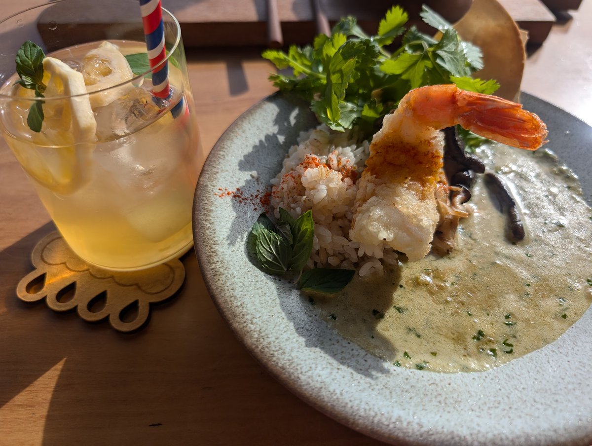 S2YPYeHix5URANE's tweet photo. シモキタハニーのシロップで
作ったシモキタハニーレモネードが
飲めるお店
ラッシーも美味しそうだったから
今度また行く
#シモキタハニー
#FLIGHTLOUNGE https://t.co/JUU7WW0jiO