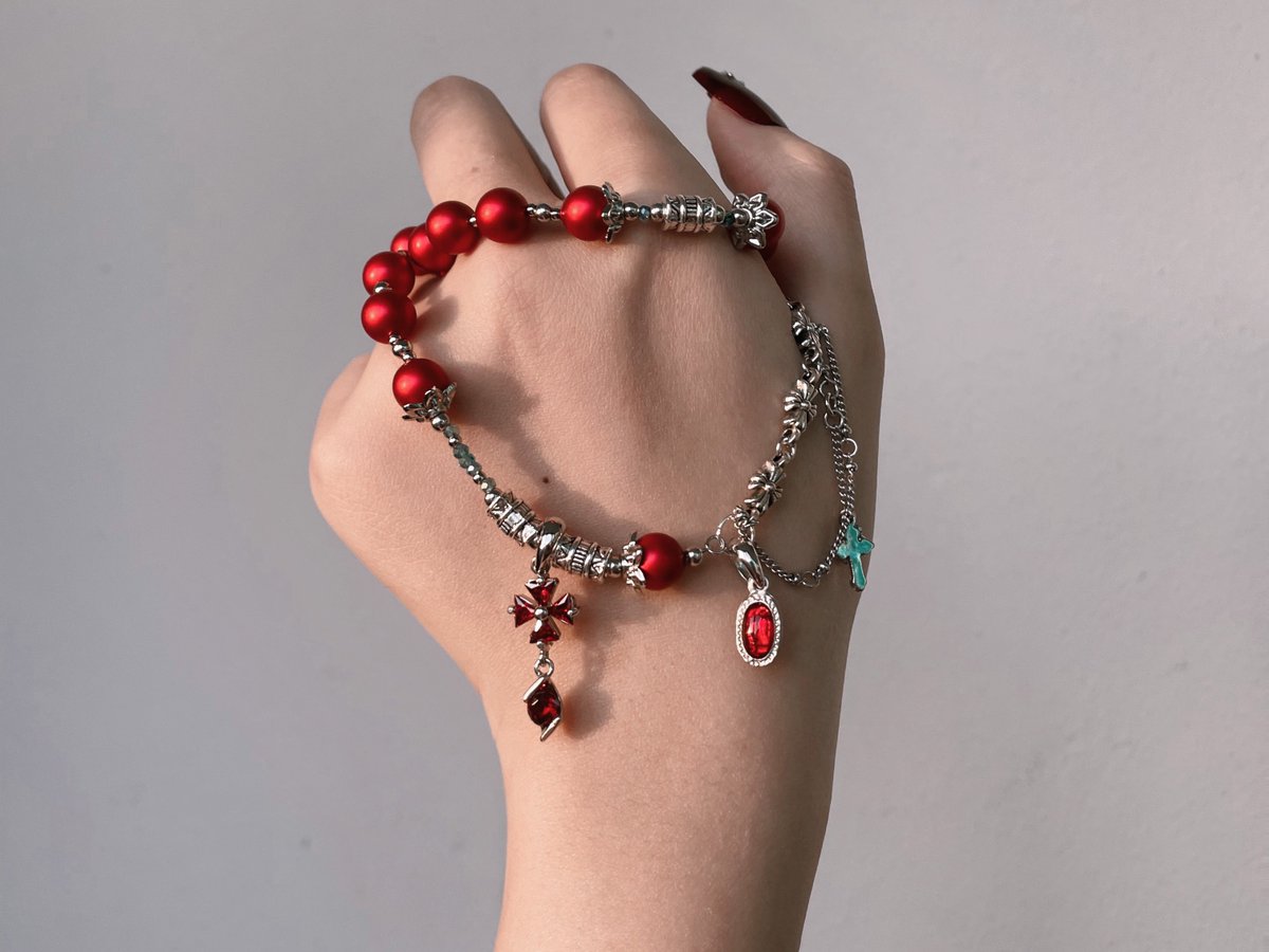 수려한 공방(<a href="/made_by_Soo/">수려한 공방</a>)에서 OC 테마 묵주팔찌를 제작했어요🥰
너무 만족스러운 결과물을 수령하게 되어 사진후기 업로드 겸 홍보합니다...💕💕 이미지는 공방주님께서 전달해주신 사진입니다!