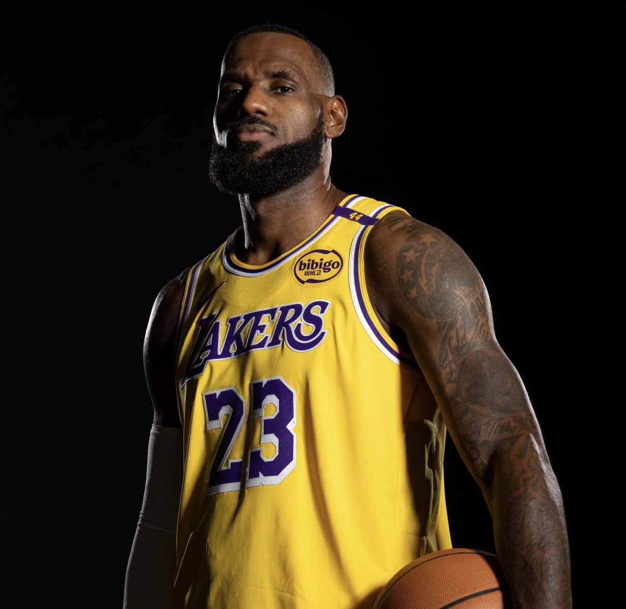 StatMamba on X LeBron James this season 23.7 PPG 7.4 RPG 8.1 APG 47.1 3PT He s on pace to be the oldest player to average 20 PPG on 40 3PT since himself