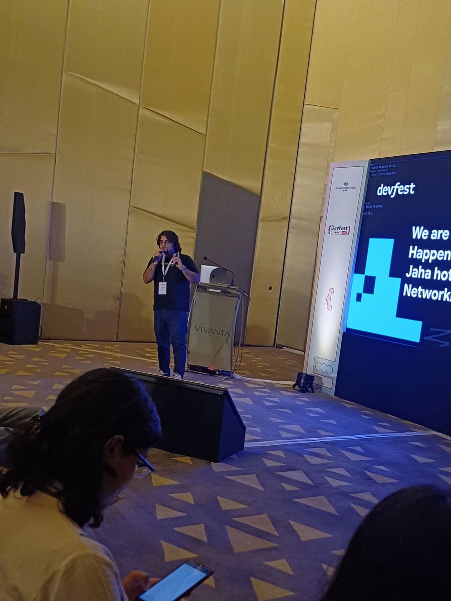 gdg_nd's tweet image. @imsaurabhrajpal from Google is taking us on a hilarious, insightful journey into the web&apos;s newest superpowers! 🌐✨ Tech magic meets comedy—don’t miss out on this perfect blend of laughs and learning! #GDGNewDelhi #DevFest2024 #WebSuperpowers #TechLaughs @gdgcloudnd