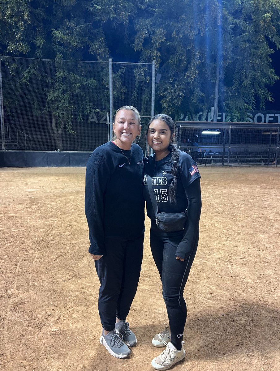 JennessyLopez's tweet photo. Thank you @APUSoftball for putting on a great camp last night !!Loved getting the opportunity to work with @carriewebber14 and the rest of the APU staff and team. #GoCougs https://t.co/FW8eWe1gaI