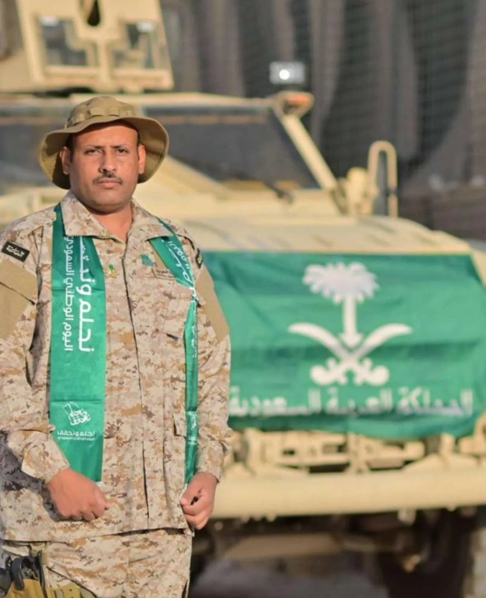 الشهيد الثاني من الضباط السعوديين النقيب ناصر سلامه السبوت العطوي رحمة الله عليه احد الضباط السعوديين المغدورين بعملية اغتيال جبانه نفذها احد منتسبي المنطقة العسكرية الأولى بسيؤن والتي جل منتسبيها من الحوثه والاخوان بقيادة ابو عوجاء ( حوثي باطني ).

#افراد_المنطقه_الاولى_حوثيه