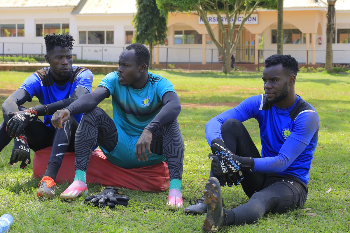 URAFC_Official's tweet photo. Our former goalkeeper @AlionziN made a special return to the team, joining the squad in training and sharing invaluable words of wisdom with our goalkeepers. Alionzi, whose legacy as a fearless keeper lives on inspired the team with stories of resilience and hard work. His visit was a motivating boost, reminding everyone of the dedication required to reach the top. Once a tax collector, always a tax collector!

#URAFC | #OneTeamOneDream