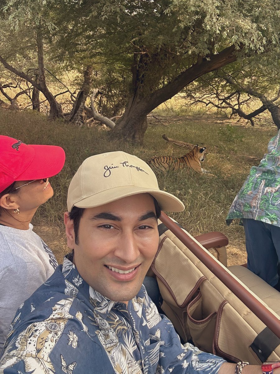 thebharatpur's tweet photo. Riddhi says hello !! https://t.co/QdlKloLtRA