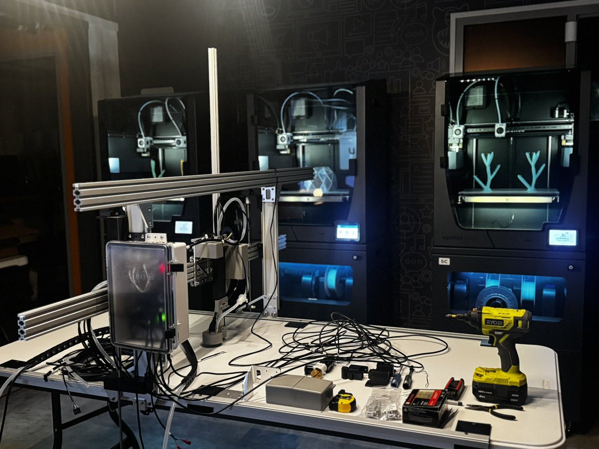 foundation_e4's tweet photo. Another Night @ LAB @farmbotio @bcn3dtech Agro Brain Project #Ai #5G #Agitech #AgroTech @NASA @ISS_CASIS @ISS_Research @Microsoft @MSFTResearch @TMobilePR @IntelAI @intel #AzureopenAi https://t.co/VLWRlJyP1M