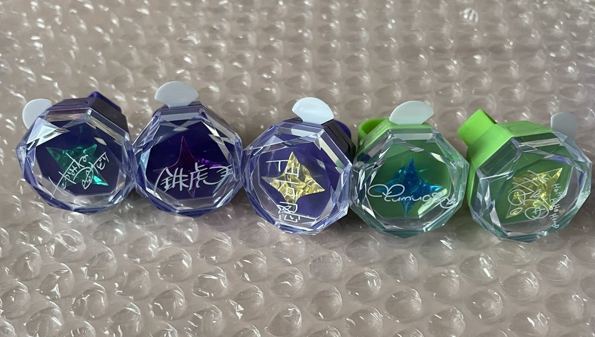 _hina99's tweet photo. 【譲渡】あんスタ スタライ リングライト リンライ

譲:翠、鉄虎、忍、つむぎ、宙
求:定価+送料
全てまとめての場合は送料こちらで負担します
明日午前立川お手渡し、お時間合えば土日幕張現地お手渡し可能です https://t.co/9ODVZlePJd