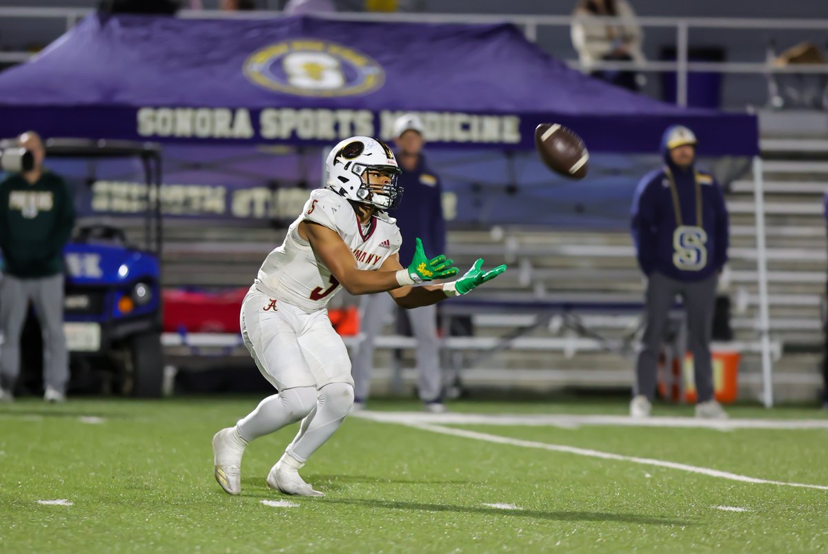Edgar_Serrano8's tweet photo. Bishop Alemany vs Sonora Football 

For more pictures click on the link below: 
https://t.co/fKbAMOoCvJ

@SonoraRaidersFB @sohsathletics @AlemanyFootball @CIFSS @ocvarsity @ocvarsityguy @OCSportsZone https://t.co/KCzC4gTdAg