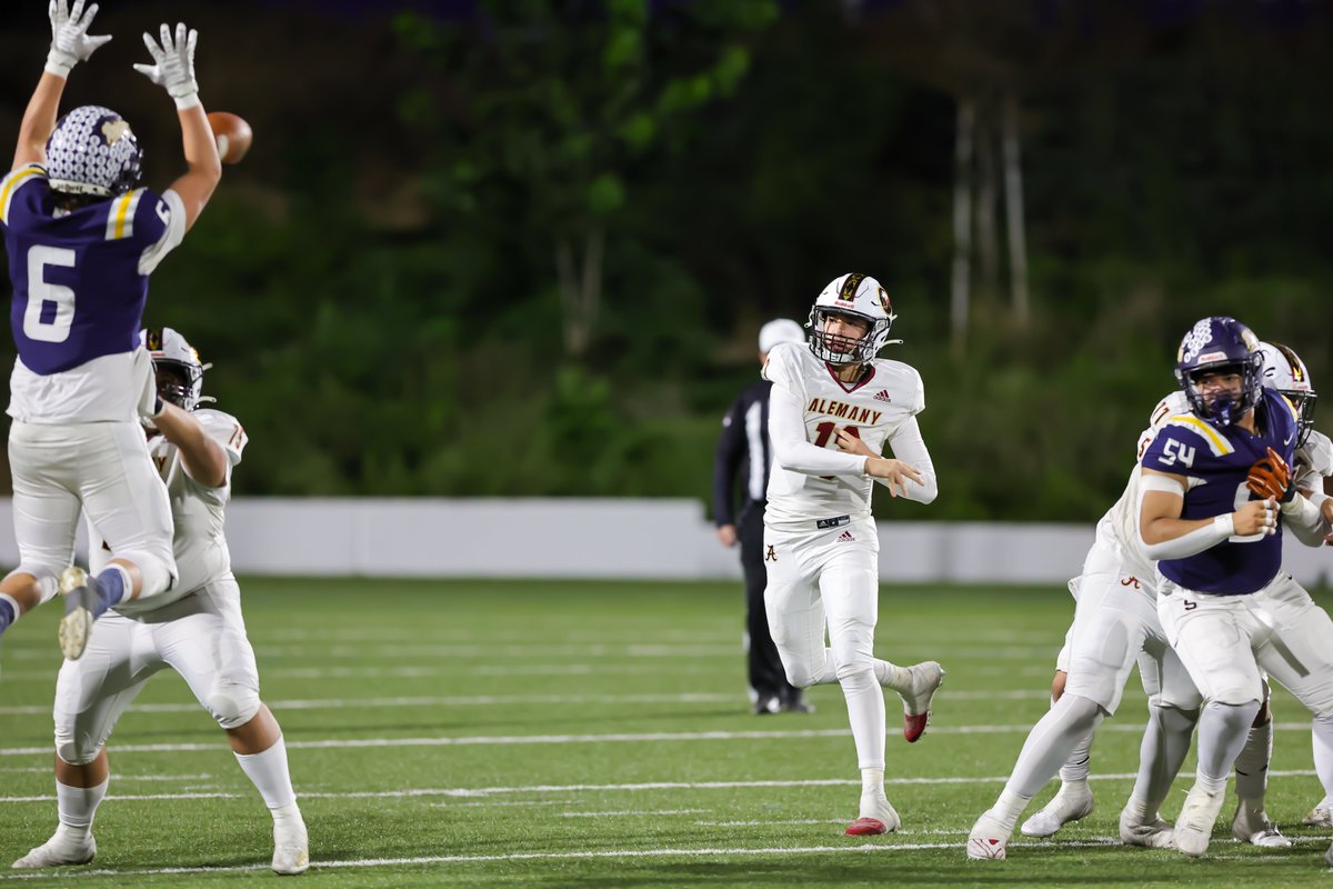 Edgar_Serrano8's tweet photo. Bishop Alemany vs Sonora Football 

For more pictures click on the link below: 
https://t.co/fKbAMOoCvJ

@SonoraRaidersFB @sohsathletics @AlemanyFootball @CIFSS @ocvarsity @ocvarsityguy @OCSportsZone https://t.co/KCzC4gTdAg