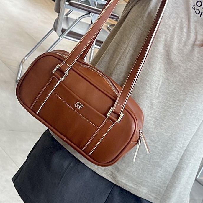 peartunwarat's tweet photo. 11.11 มาแปะ list กระเป๋าที่ชอบ ไว้เป็น ootd ที่แมทซ์ง่ายๆ เน้นโทนที่หยิบสะพายได้บ่อย เข้าได้หลายลุค ทรงสวยและขึ้นไหล่สวยมาก จดไว้นี่เลยคับ ᡣ𐭩ྀིྀིྀི https://t.co/g4LSvccRDL