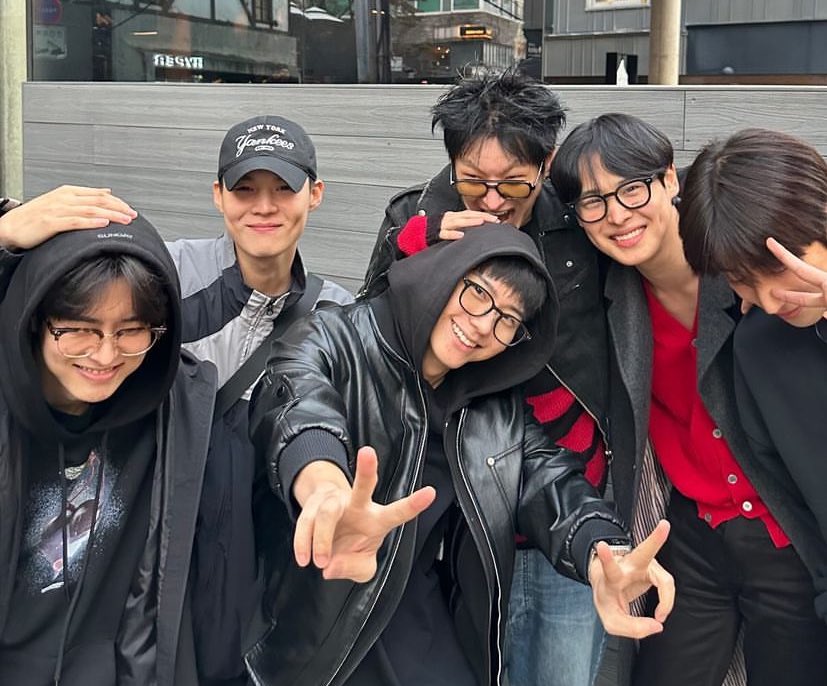 victonnujes's tweet photo. happy 1109! 💙💛

we now have four different shots of the victon 8주년 meet-up aaaa *cb! cb!* https://t.co/BSeIb8u8Sw
