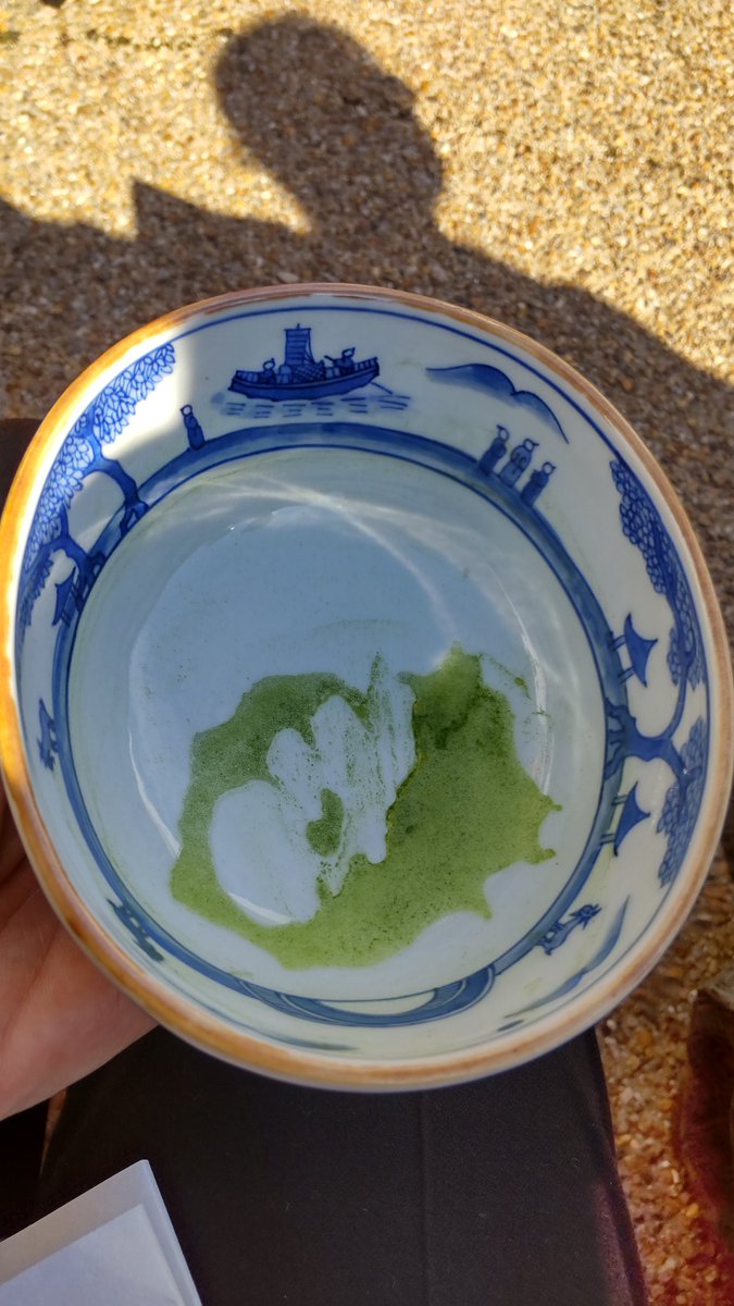 goanaru3's tweet photo. お茶は和の芸術ですね。
知人に誘われ参加。楕円のお茶碗、底は四角なのははじめて。
#浮城まつり　#三原市　#浮城茶会 https://t.co/c2xiXFw331