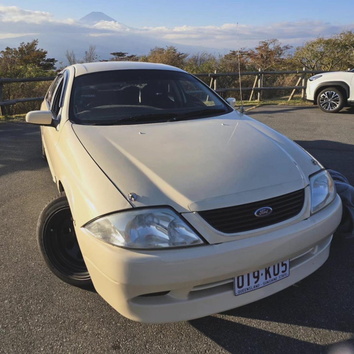 mister_magna's tweet photo. That AU Falcon actually was spotted driving around Hakone https://t.co/2sLpoDSZKf