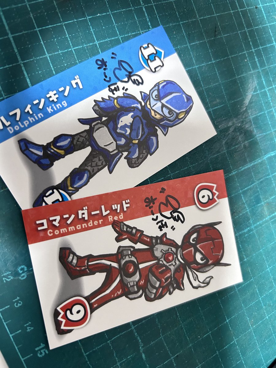 海外のショップが30個購入してくれた。依頼されたので余ってるカードにサインした。有名人の気分を少し味わえて悪くない。w