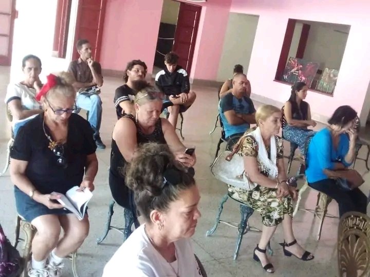 Esta tarde se realiza la entrega de #CulturaRafaelFreyre a la Primera Secretaria del Partido Yanelis Rodríguez Paneque. Con una breve caracterización del Sector y el necesario intercambio, transcurrió esta reunión de trabajo.
#SomosCultura
#FreyreUnidosCosechandoVictorias