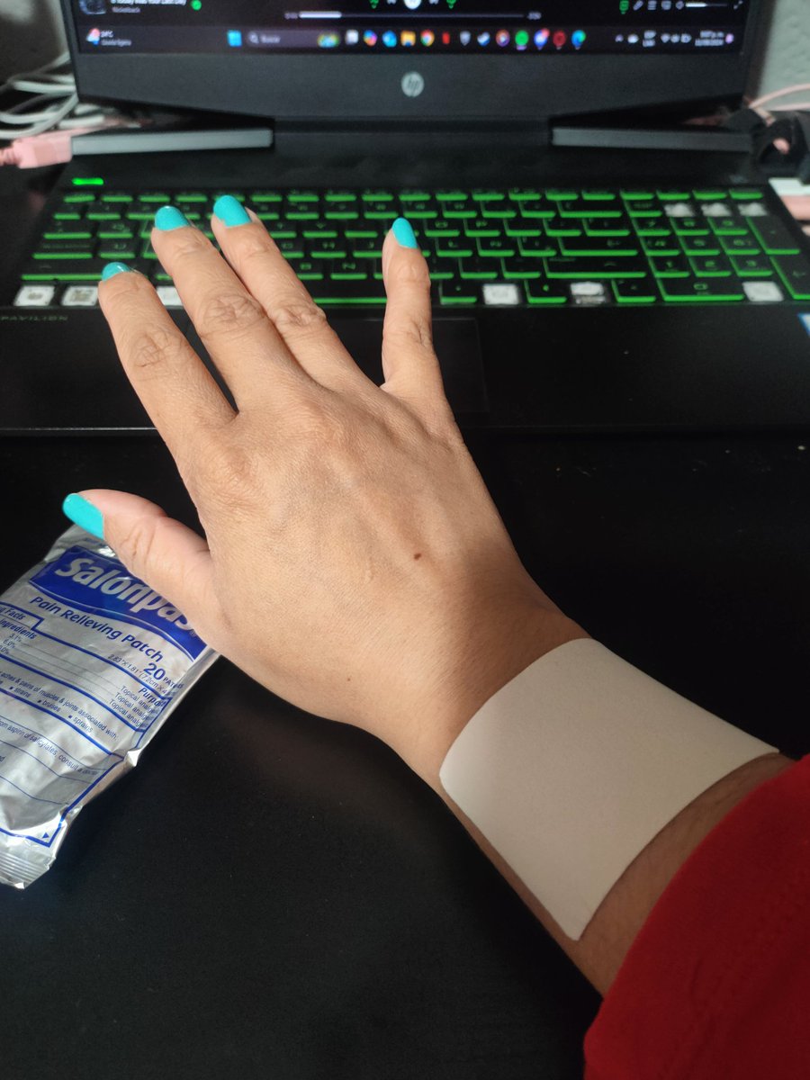 yuki_herssen's tweet photo. Bueno una de tantas cosas
Desde hace unos días me dolia la mano. No la muñeca.

Hoy ya e tenido varios... "calambres" y debo dejar de hacer lo que estoy haciendo xq duele.

Y bueno. No puedo jugar así. Después empeora.
#yavalio https://t.co/ZsWkxtzGk1