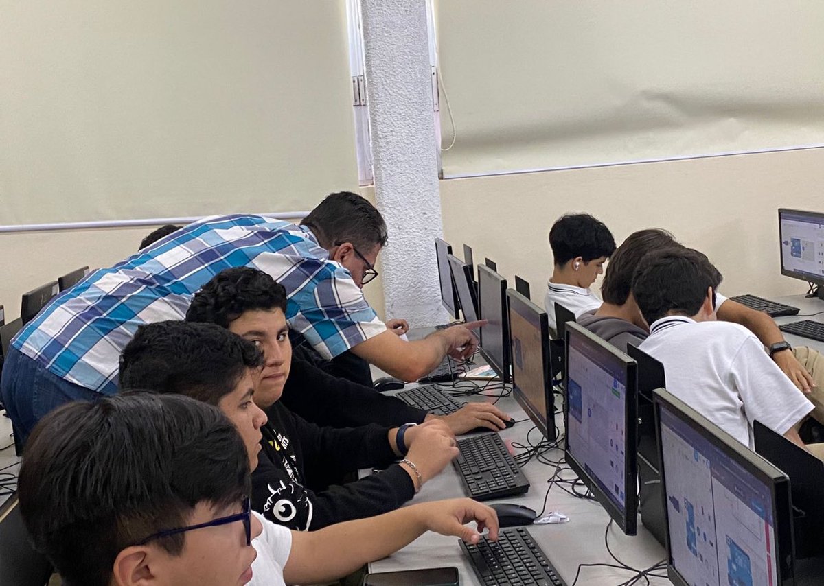 Gustavo Reynaga tweet media