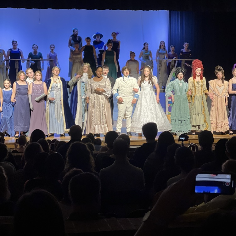 EvansPanthers's tweet image. Amazing performance by cast and crew tonight!! Don't miss out! There are two more performances tomorrow at 3:00 and 7:00!!