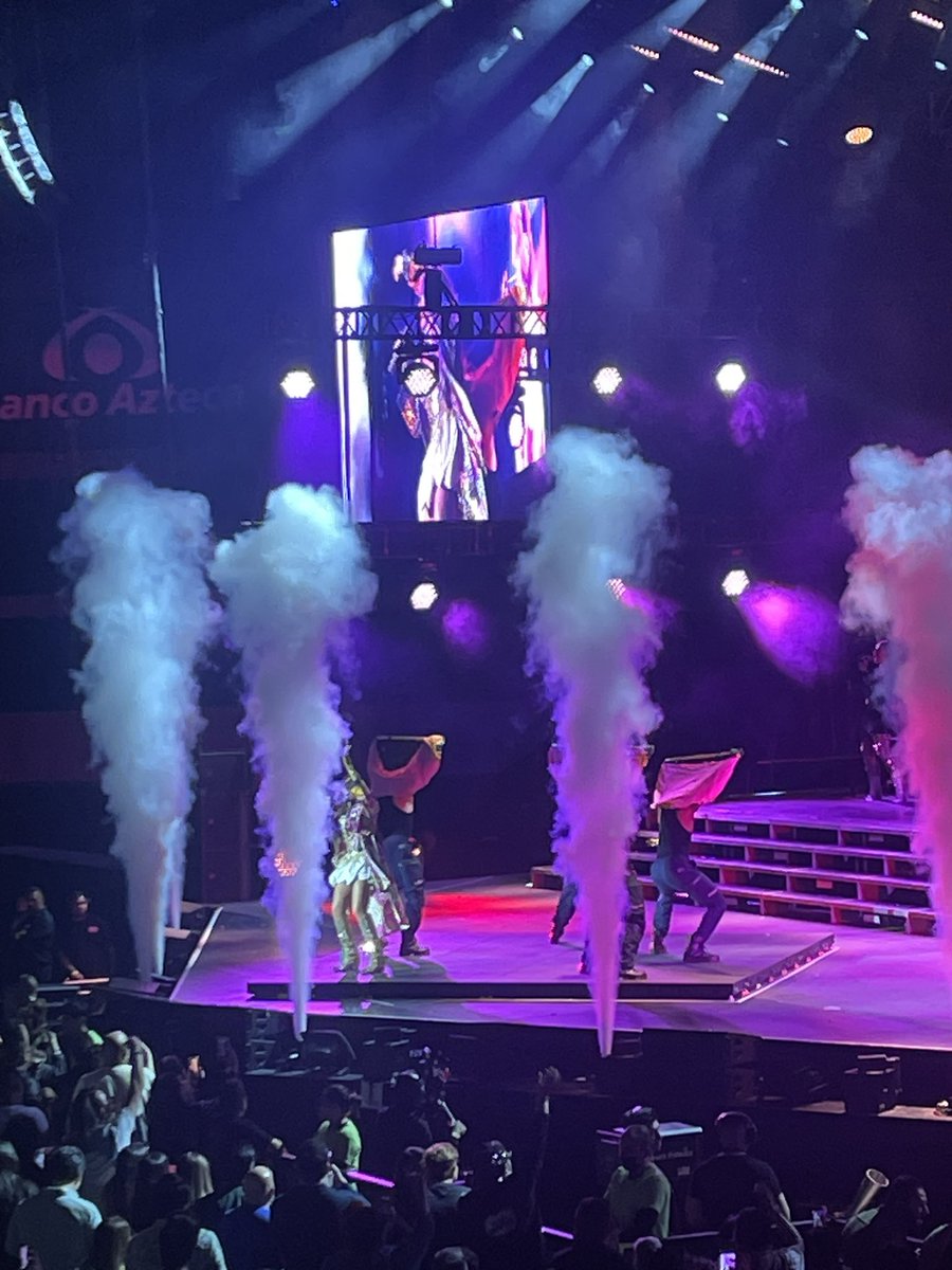 sol_esquinka's tweet photo. ...En el recuento de...
Recordando...súper noche 
@GloriaTrevi https://t.co/siHPxES54e