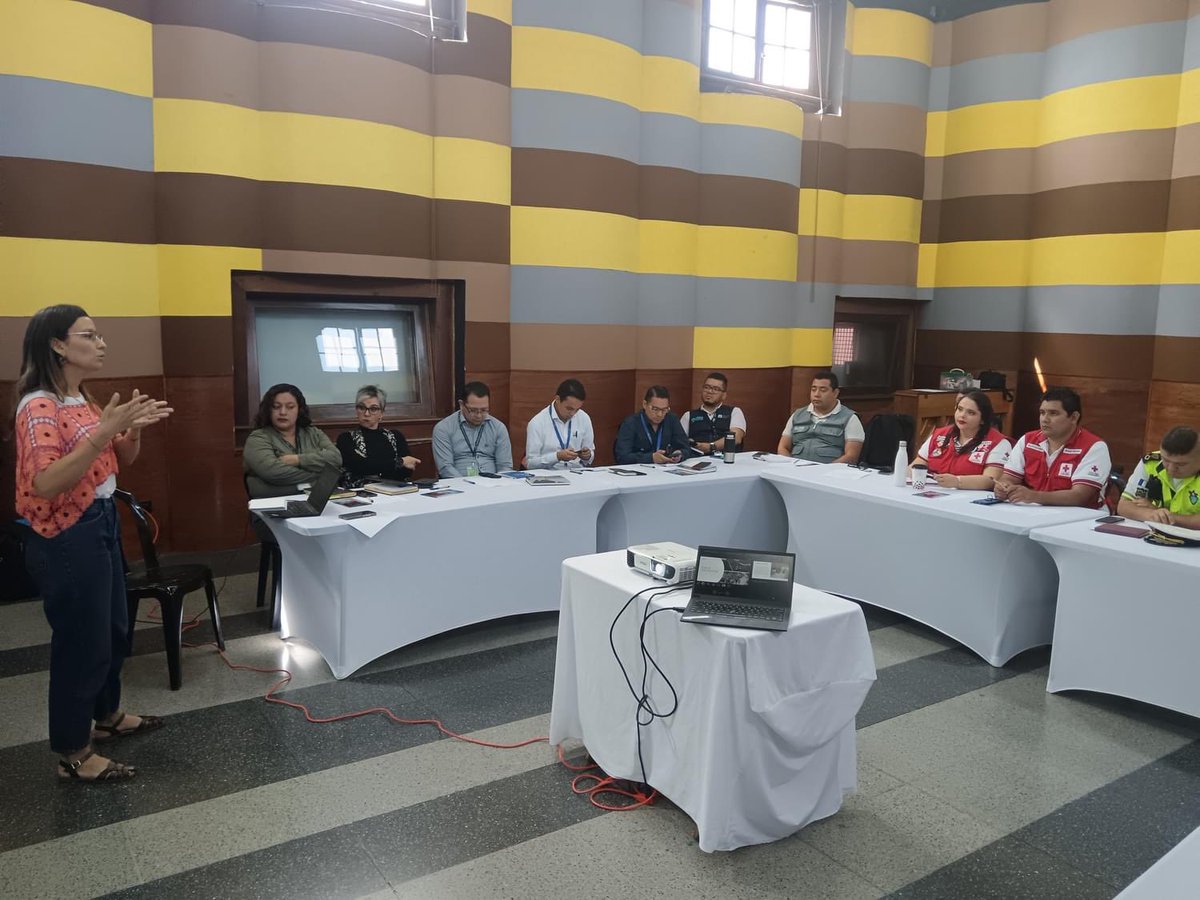 astrosorio's tweet photo. En Guatemala, @ACNURGuate, socios, @muniguate y @ConredGuatemala trabajan en un plan de emergencia centrado en la protección. Más que una respuesta ante crisis, buscamos prevenir riesgos y asegurar la dignidad y seguridad de las personas en movilidad y en comunidades de acogida. https://t.co/n7CAE9nFwt