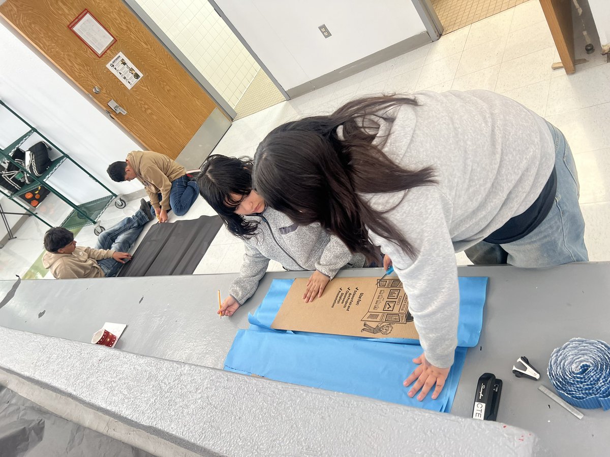 TISD_EduProgram's tweet photo. This week our Jr High Education students began their bulletin board project. Can’t wait to see what they create! 🫣🥰 #TISDProud  #TISD_EduProgram @edecena_TISD https://t.co/t7O5KUhjl2