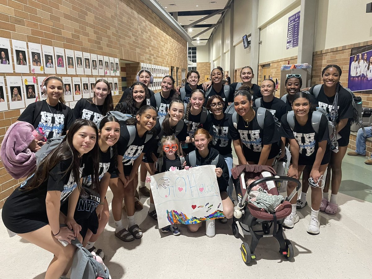 HarlanAVID's tweet image. HUGE WIN!!! CONGRATULATIONS!!!💙💙💙 (Nice sign Finn and 1st and 2nd pd AVID!!🤓) @NISDHarlan @HarlanHawks_VB