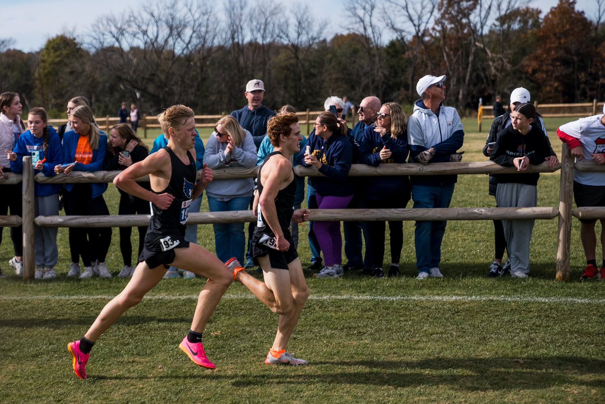 𝙄𝙧𝙤𝙣 𝙨𝙝𝙖𝙧𝙥𝙚𝙣𝙨 𝙞𝙧𝙤𝙣.

Todd Yeates and Patrick Cleary both broke the school record today on their way to 10th and 11th place finishes!

Todd Yeates - 15:18.9
 Patrick Cleary - 15:19.6