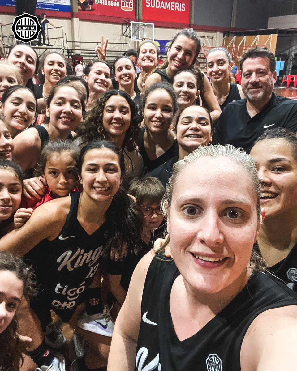 𝑻𝑶𝑫𝑨𝑺 𝑱𝑼𝑵𝑻𝑨𝑺. 🤳✨

#Go𝐐𝐔𝐄𝐄𝐍𝐒 👸 

#SoyDelOlimpia ⚪️⚫️⚪️