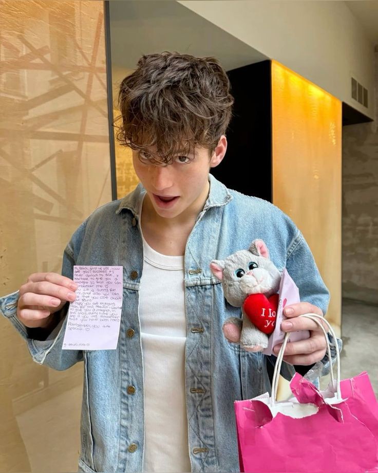 Thiago_Bck's tweet photo. a mí me tratas así de bonito, con regalitos, cartitas y mimos, y amanezco así en tu cama del diario.
Mientras me pongo al corriente de todo lo que pueda.
#FreeRol #SexRol #GayRol https://t.co/s5baK2Zrqs