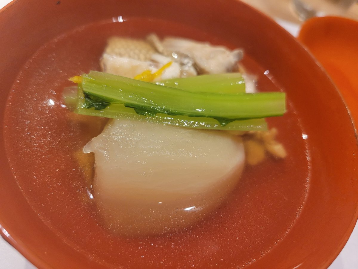 割烹 年無し@神田。めちゃめちゃ良かった。1万円のコースにして大正解！セイコガニと毛ガニの食べ比べ、ムラサキウニとバフンウニの食べ比べ、マジで楽しすぎ。特別な日にまた来よう。