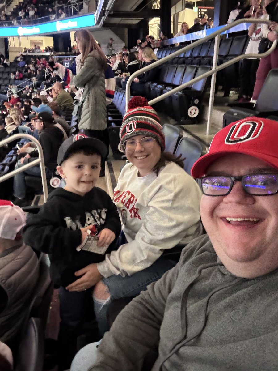 leburbee's tweet photo. It’s my first game back as a @UNOmaha grad and Maverick hockey never disappoints! #GoMavs #MaverickHockey https://t.co/61pVw8Qjwg