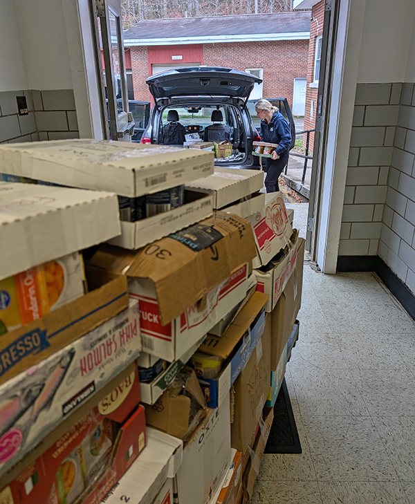RedBirdMission's tweet photo. Representatives of the All Things New Class at Christ Church United Methodist in Louisville came today to deliver needed food and baby pantry supplies. Read more on The Friday Finish blog post https://t.co/5RXCKJmtzY
#newblogpost https://t.co/TcQcG3ZTGb