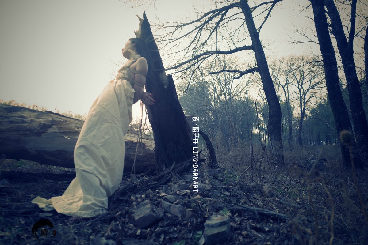 kong_shibari's tweet photo. 秋意……
缚手：我
摄影：凌 @Ling_DarkART 
模特：70 @7014JL 
#绳缚  #绳艺  #摄影   #合肥同城  #bdsm https://t.co/hHhJbETNXC