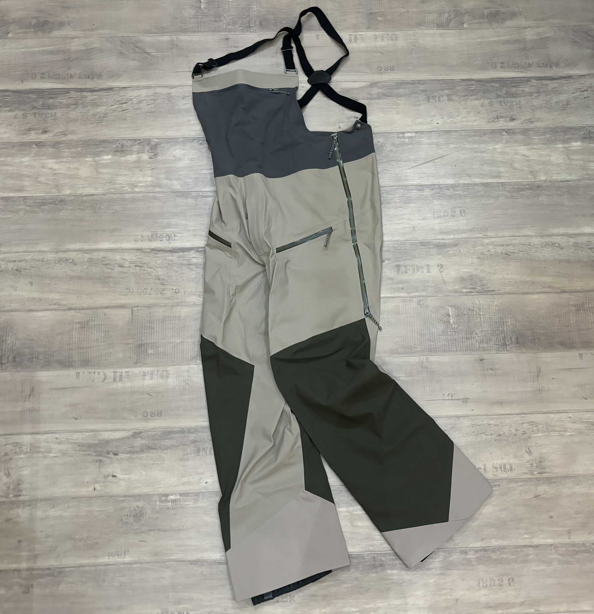 パタゴニア　スノードリフター　ビブ　グレー　L メンズ・スノードリフター・ビブ - パタゴニア公式オンライン