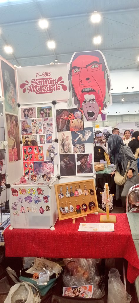 karamellisokeri's tweet photo. Visit our table at F-48B ❤❤ u can easily spot it by the big archimald cut out 😭😭🙏 https://t.co/xLRuN4NV01