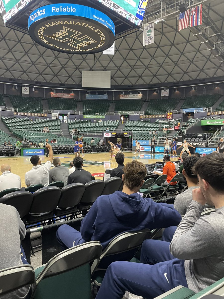 Tim Cook tweet media