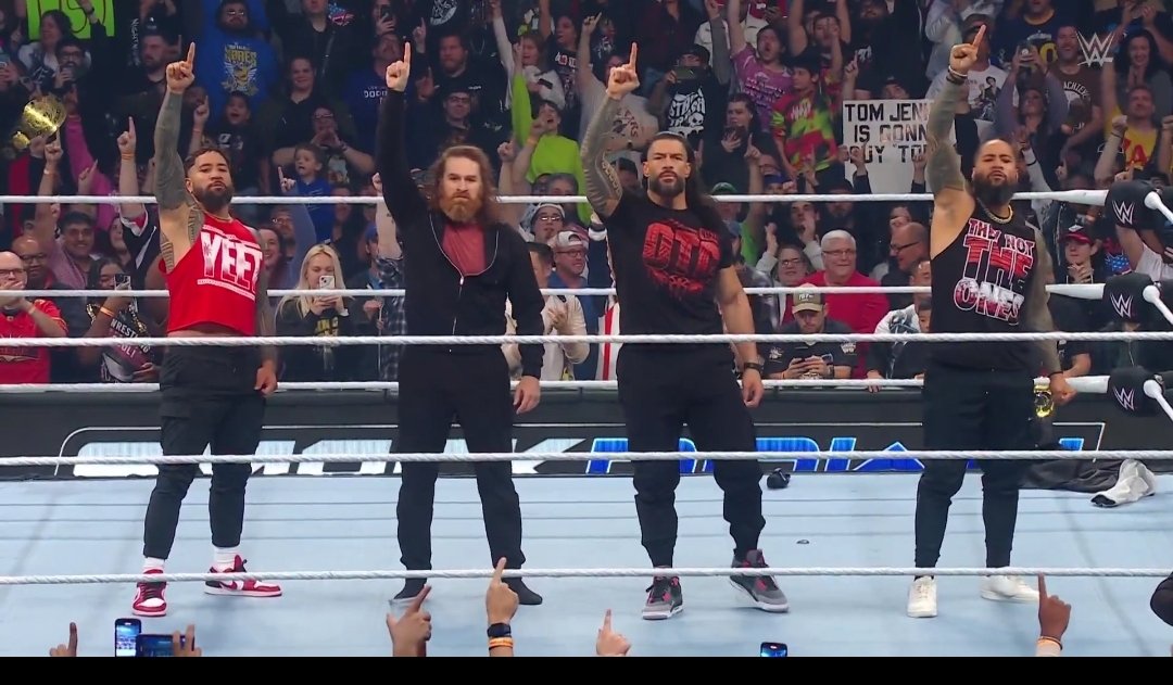 1sRomanReigns's tweet photo. We are back ☝️

#wwe #wwesmackdown #RomanReigns @WWEUsos @WWERomanReigns @SamiZayn @CWrestlingUK https://t.co/426YyzdD4y