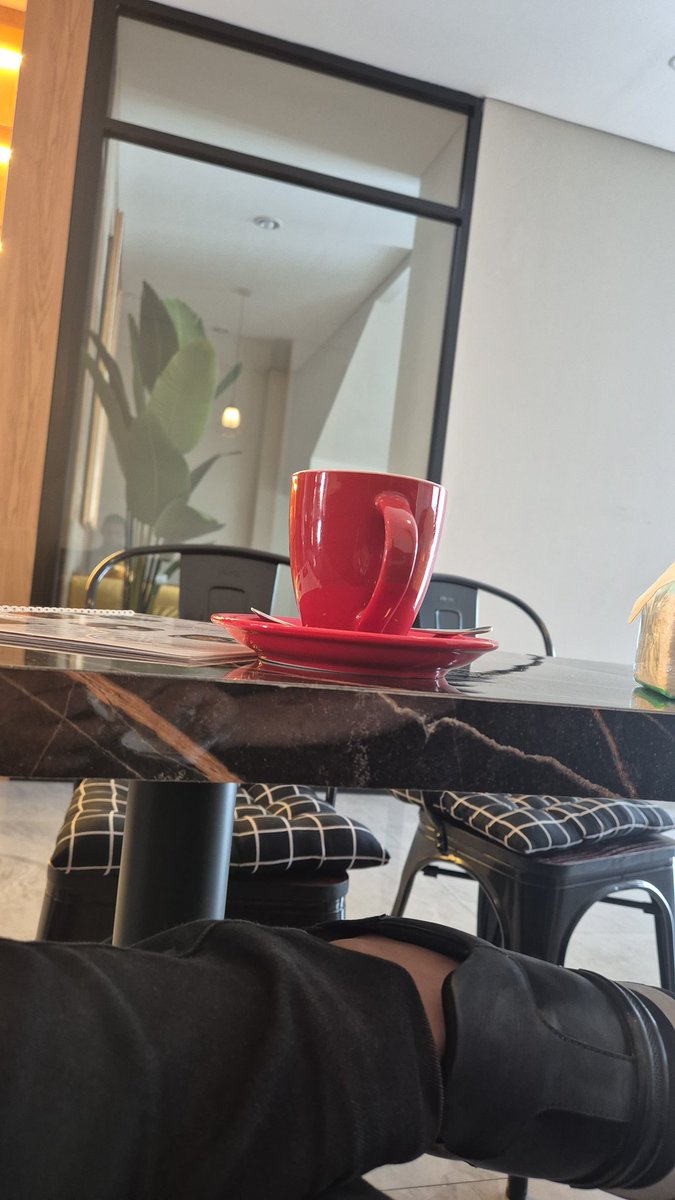 LAWUPCoffee's tweet photo. Semangat Pagi, pagi2 ngopi. #latte #hotcoffee #barista #pagi #nongrong #nongki #rooftop #houseblend #roastery #kopibubuk #malamminggu #weekend #hiddengem #jaktimhits #kedaikopi #coffeeshop #BINI #cafe #cafejaktim #rooftopjaktim #livemusic #arisan #lunch #coffeebreak #CoffeeLovers https://t.co/pUIFAQqs1x