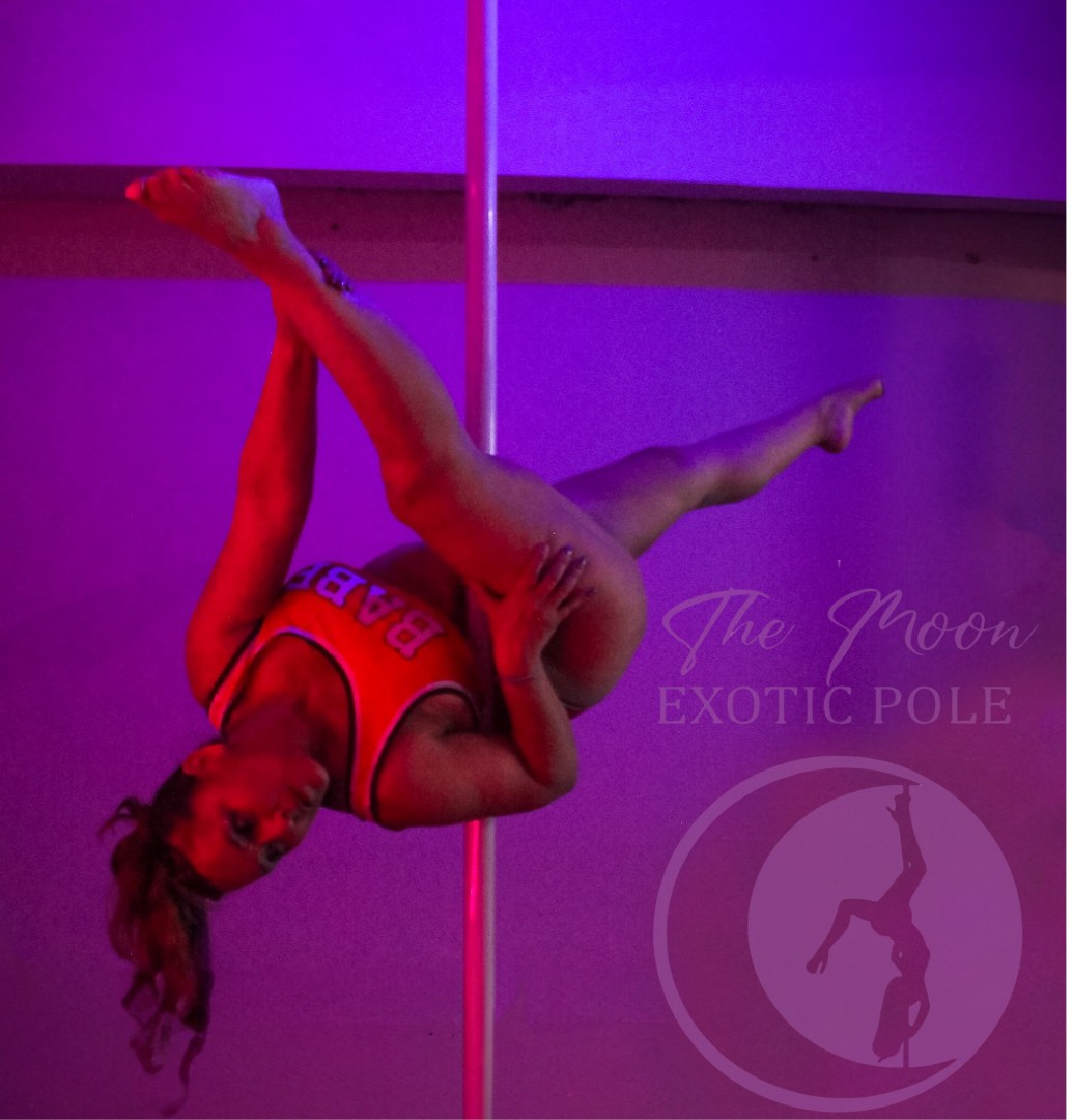 CinLo3's tweet photo. Sesion de fotos en The Moon Exotic Pole Estudio... Donde soy feliz, mi lugar, mi terapia.. Donde me siento fuerte, linda y donde siento que me fui superando a mi misma!! 
#amorxelpolesport https://t.co/qrp8ZNyJ8L