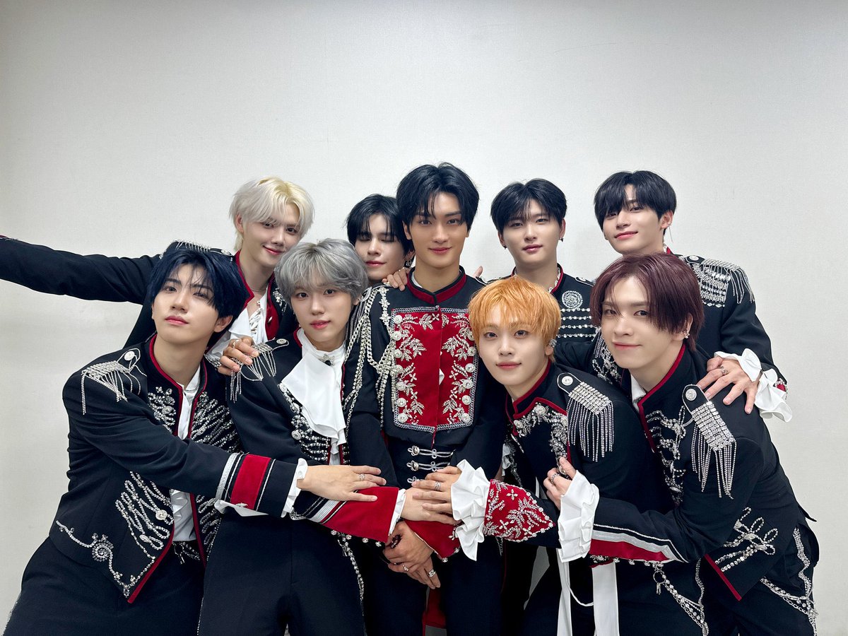 seongmieni's tweet photo. Today, we could become one because of Luvity 👑
Thank you for running with me until the last page of the dazzling journey ✨
Let's continue to be together with Cravity, who will burn even hotter ❤‍🔥 https://t.co/vuGUg8anPm
