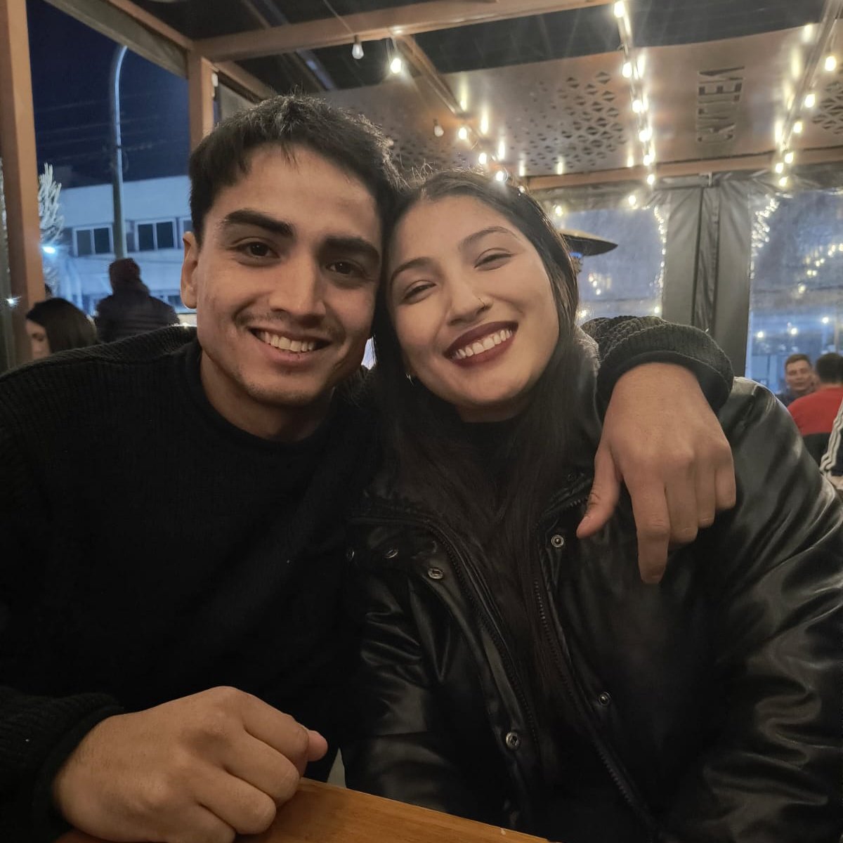 Palila99's tweet photo. @jade_ailin 💘👩‍❤️‍👨 https://t.co/vKUSayWfQE
